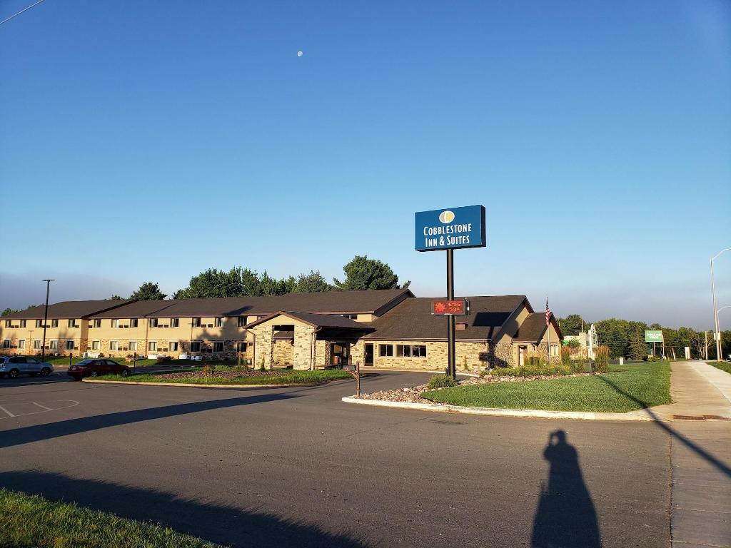 cobblestone inn and suites merrill