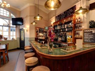 publove the white ferry victoria hostel