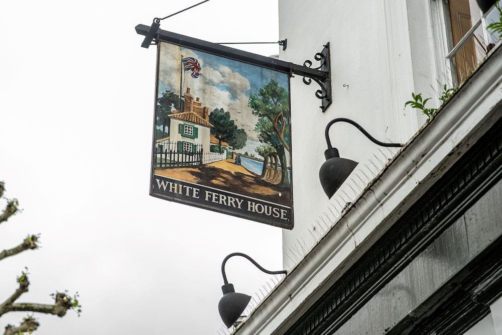 publove the white ferry victoria hostel