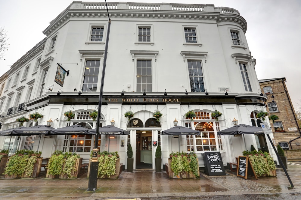 publove the white ferry victoria hostel