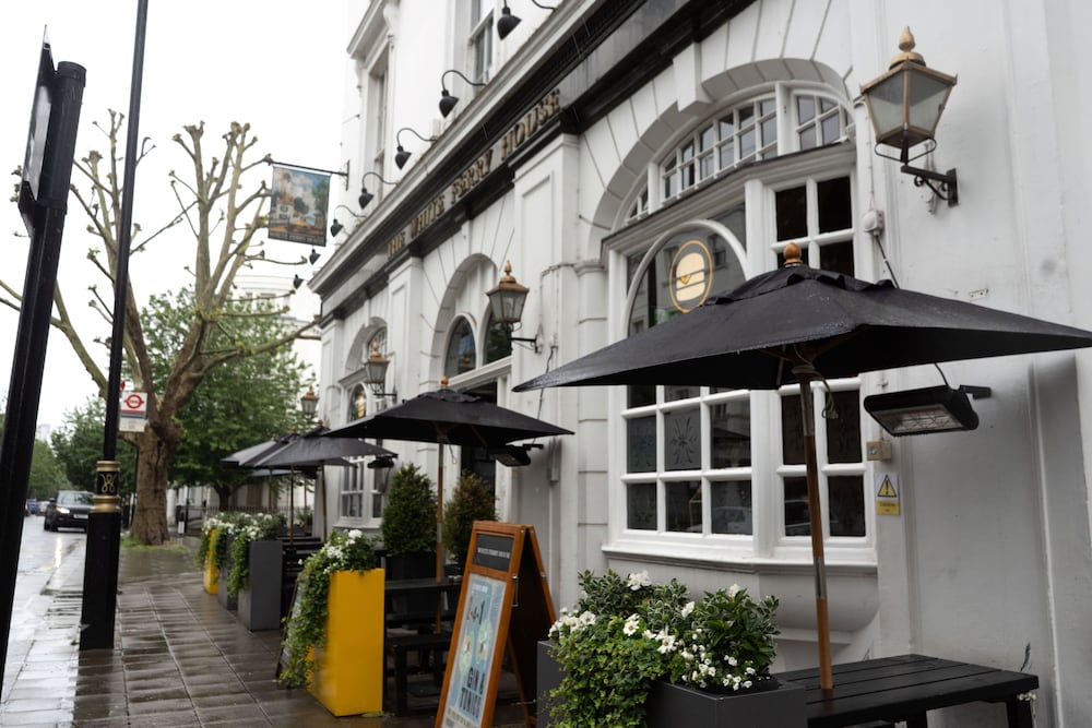 publove the white ferry victoria hostel