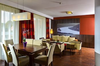 royal club hotel