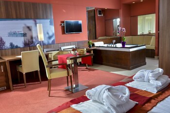 royal club hotel