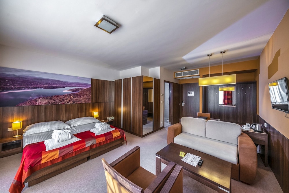 royal club hotel