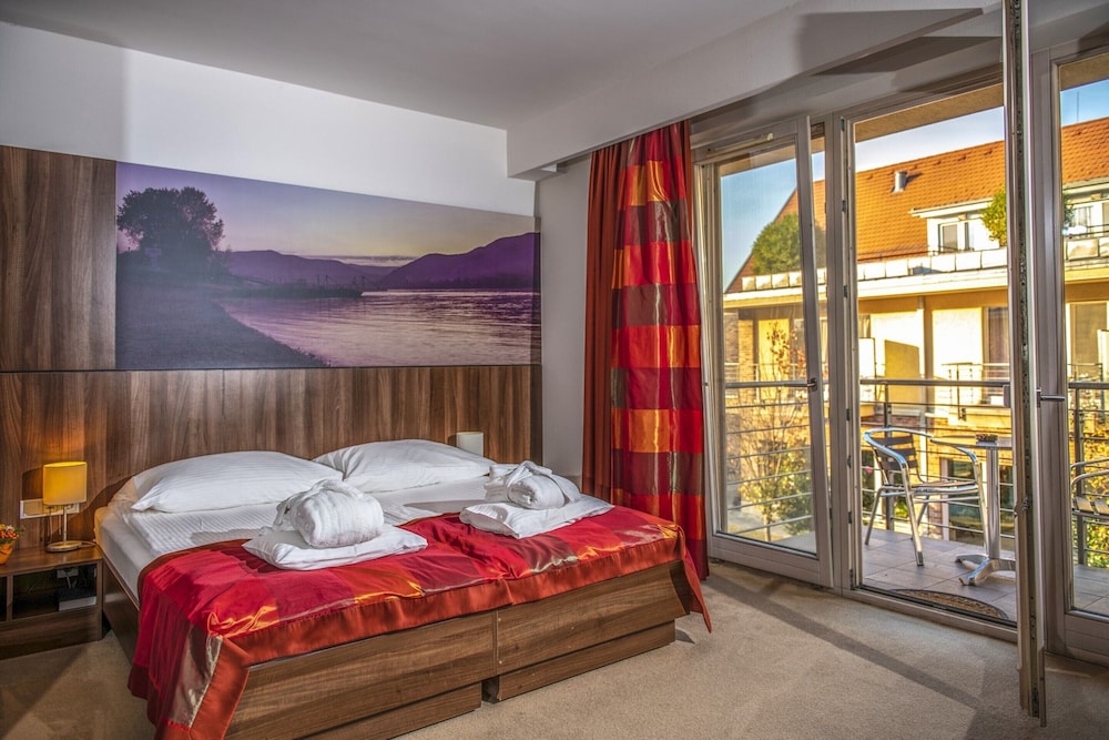 royal club hotel