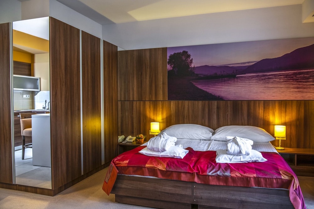 royal club hotel