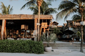 holbox aldea kuka