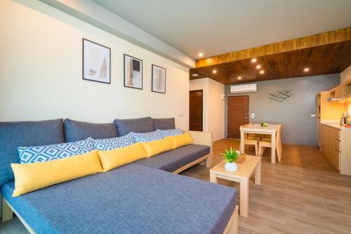 Charcoal Panwa Beach,,3.5 star