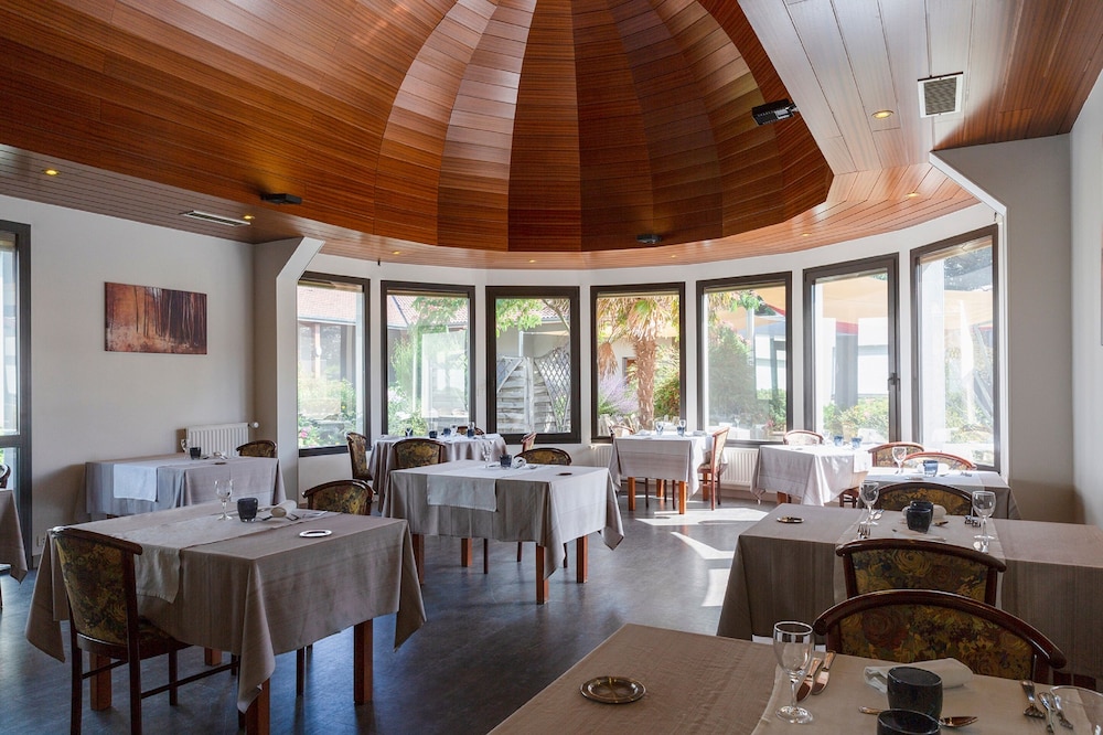 the originals city le logis delbee cholet nord inter hotel
