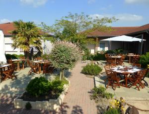 the originals city le logis delbee cholet nord inter hotel