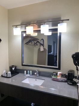 quality inn airport south