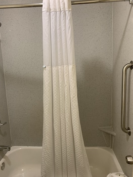 quality inn airport south