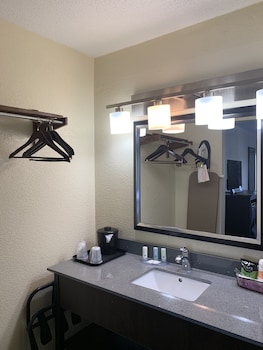 quality inn airport south