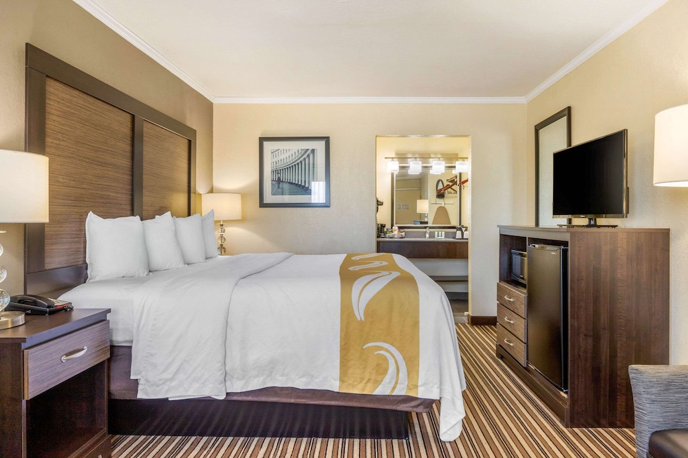 quality inn airport south