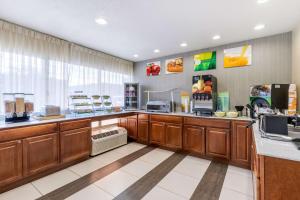 Quality Inn Airport South,,2.5 star