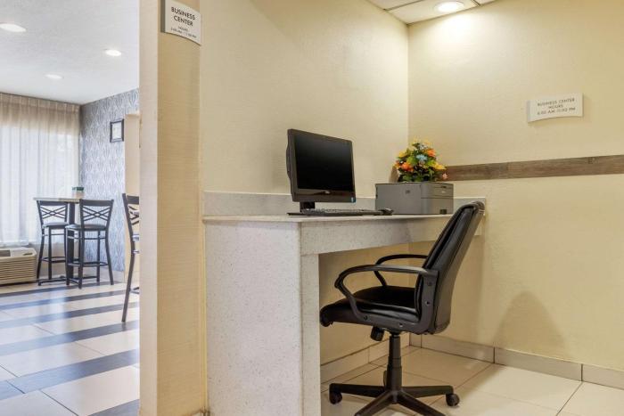 quality inn airport south