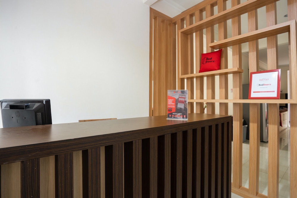 reddoorz plus near siloam karawaci