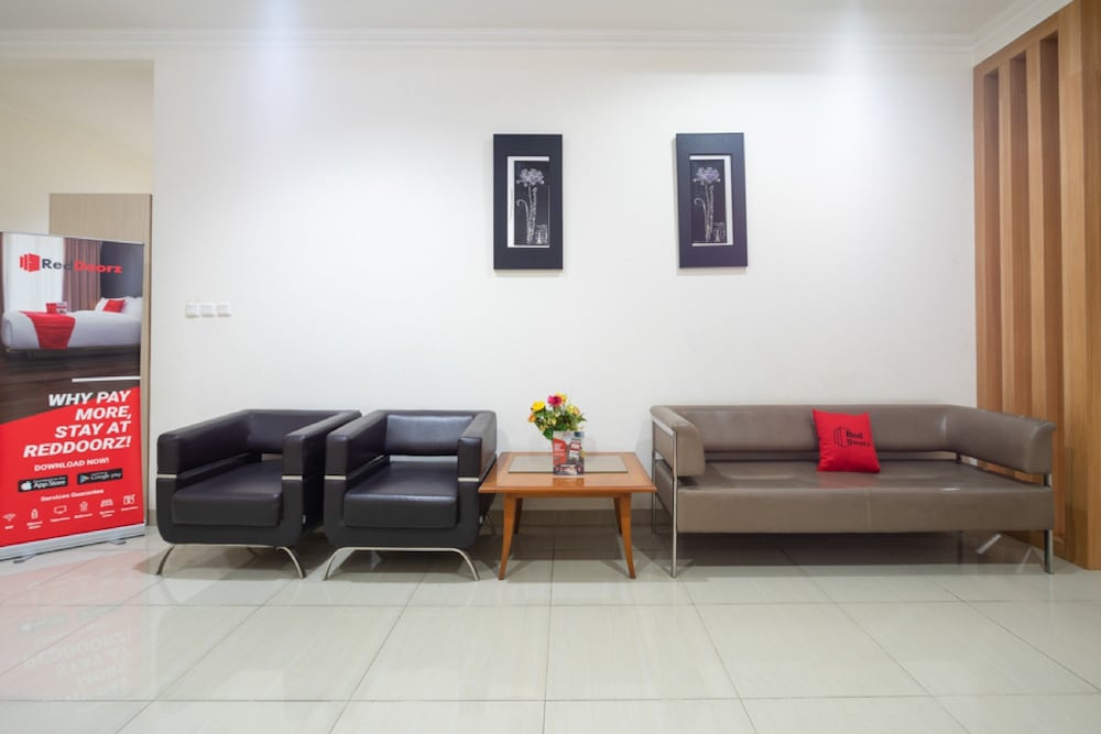 reddoorz plus near siloam karawaci