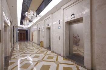 louidon mega apartment hotel of kam rueng plaza sunshine