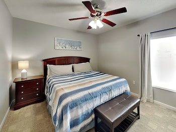 bear crossing by vtrips