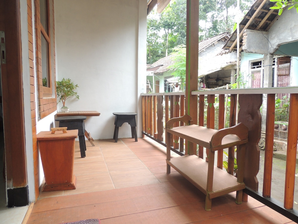 dalem sudarno syariah by ndalem beong