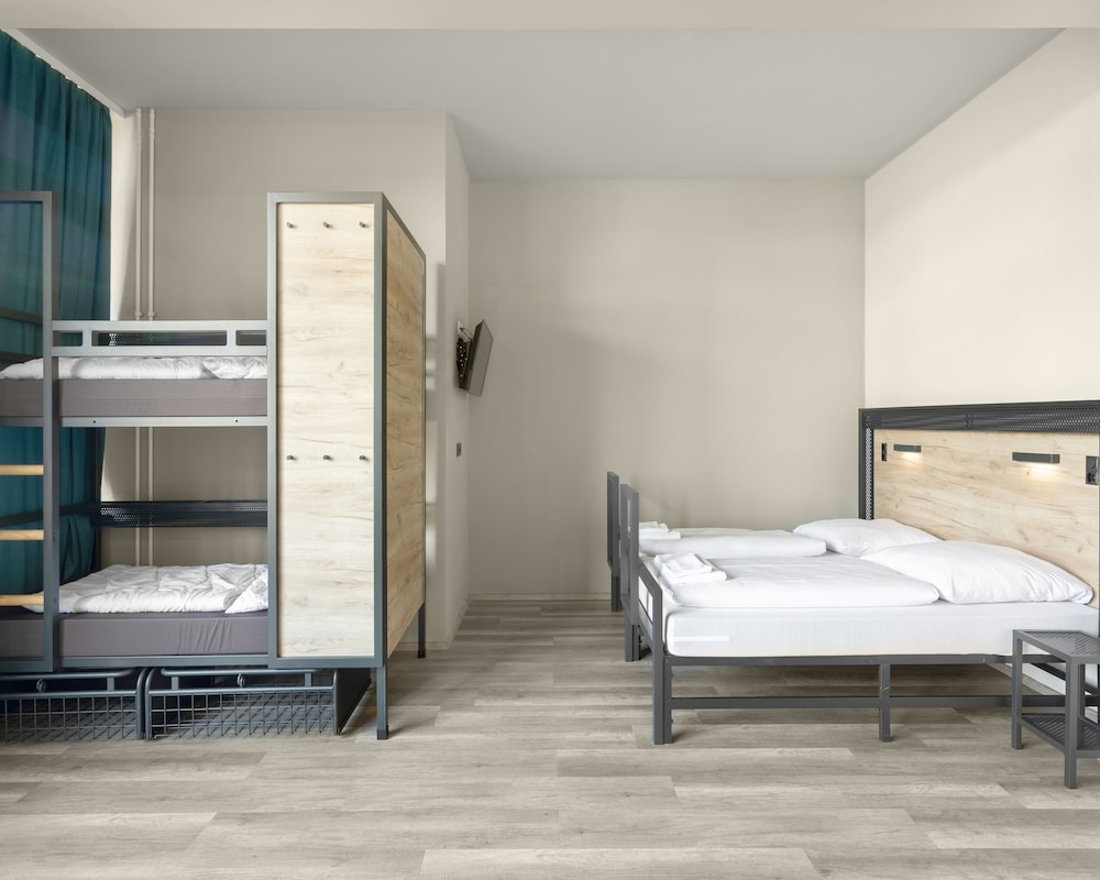 aando frankfurt galluswarte hostel