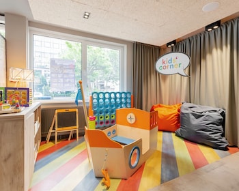 aando frankfurt galluswarte hostel