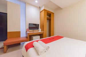 reddoorz plus cipaganti street 3