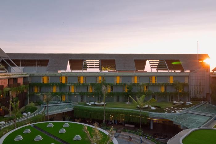 yello hotel kuta beachwalk bali