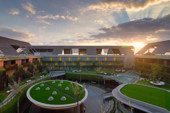 yello hotel kuta beachwalk bali