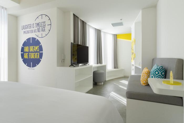 yello hotel kuta beachwalk bali