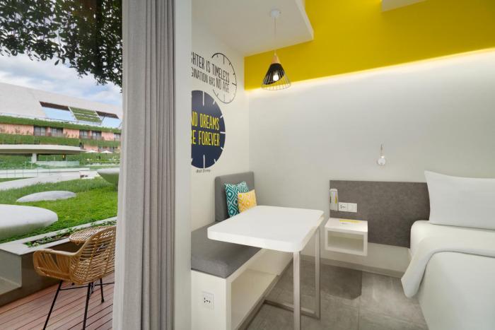 yello hotel kuta beachwalk bali