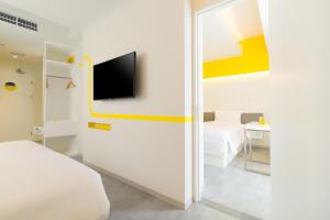 yello hotel kuta beachwalk bali
