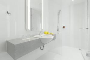 yello hotel kuta beachwalk bali