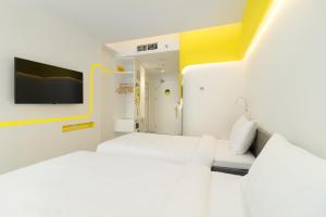 yello hotel kuta beachwalk bali