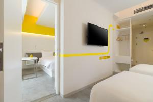 yello hotel kuta beachwalk bali