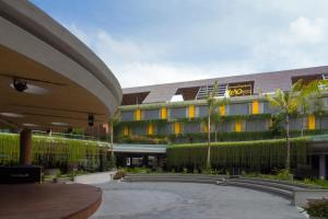 yello hotel kuta beachwalk bali