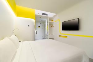 yello hotel kuta beachwalk bali