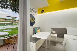 yello hotel kuta beachwalk bali