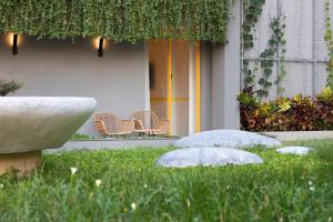 yello hotel kuta beachwalk bali