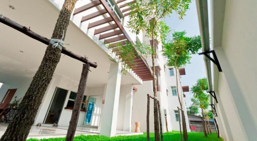 green apartment