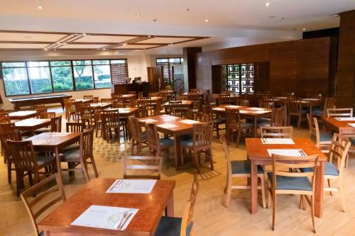 hotel habitel select