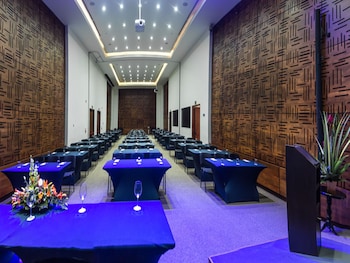 hotel habitel select