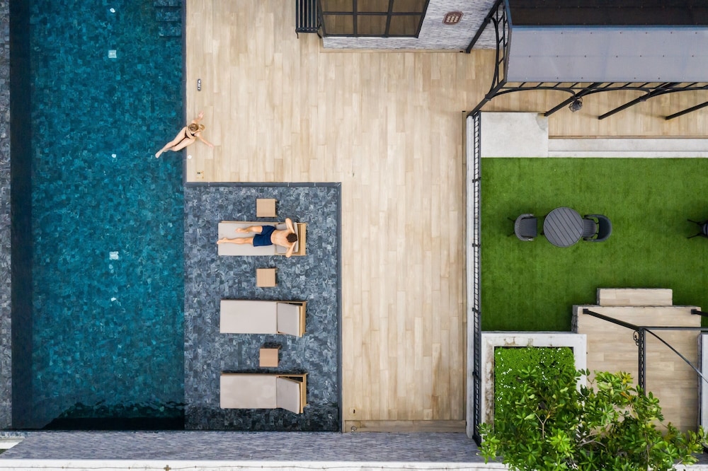 the coach boutique hotel sukhumvit 14 bangkok by compass hospitality