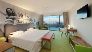 hotel excelsior