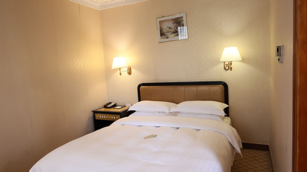 aiqun hotel