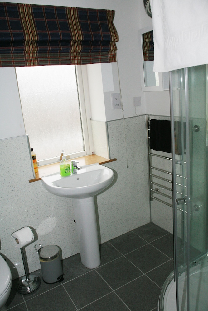 glenlochy nevis bridge apartments