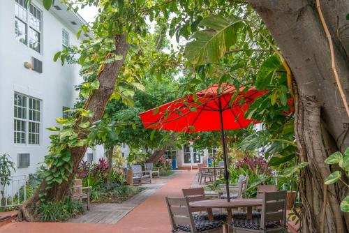 tradewinds apartment hotel a south beach group hotel