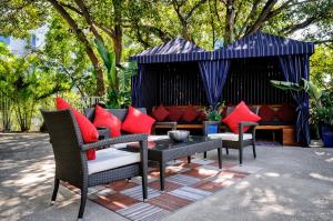 tradewinds apartment hotel a south beach group hotel