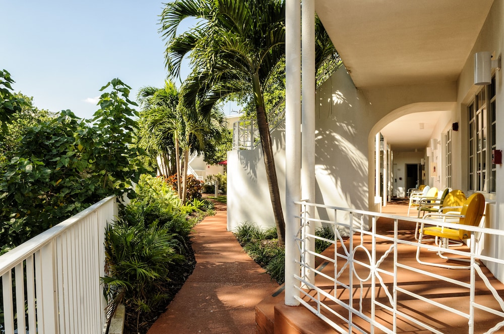 tradewinds apartment hotel a south beach group hotel